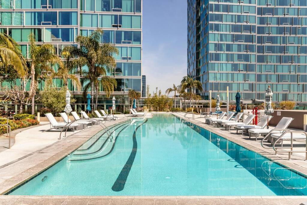 Appartamento Lovely Upscale High Rise Private Parking & Pool Los Angeles Esterno foto