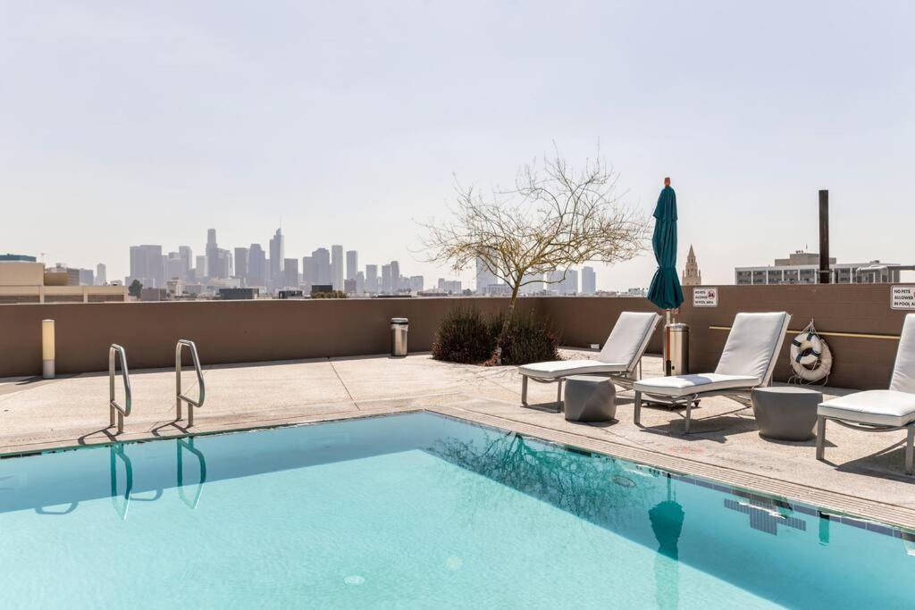 Appartamento Lovely Upscale High Rise Private Parking & Pool Los Angeles Esterno foto