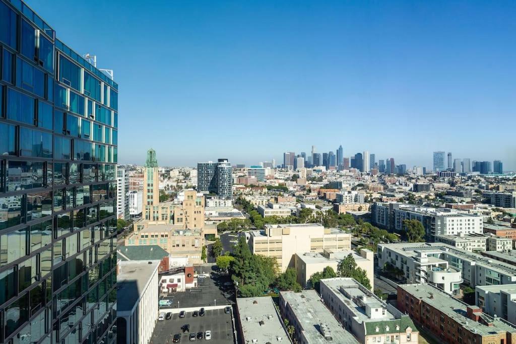 Appartamento Lovely Upscale High Rise Private Parking & Pool Los Angeles Esterno foto