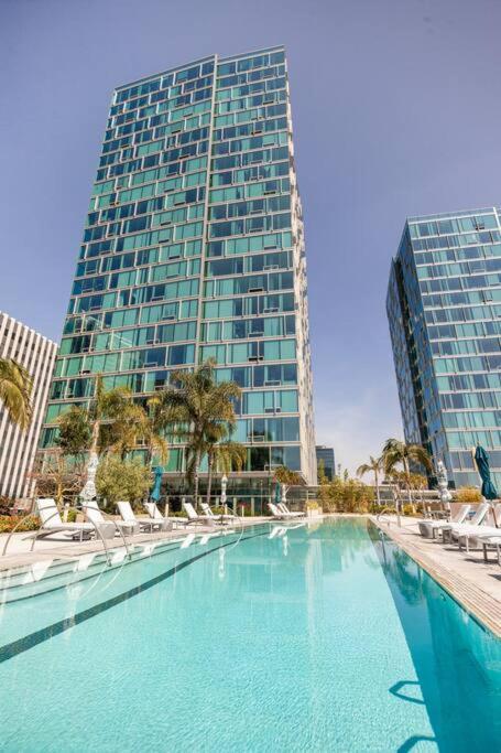 Appartamento Lovely Upscale High Rise Private Parking & Pool Los Angeles Esterno foto