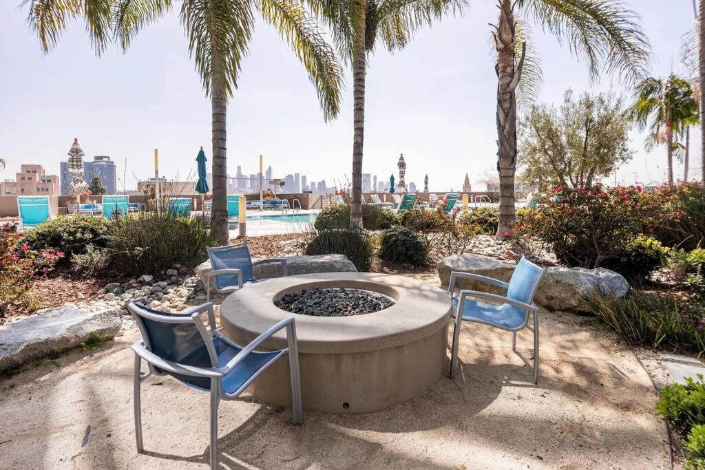 Appartamento Lovely Upscale High Rise Private Parking & Pool Los Angeles Esterno foto
