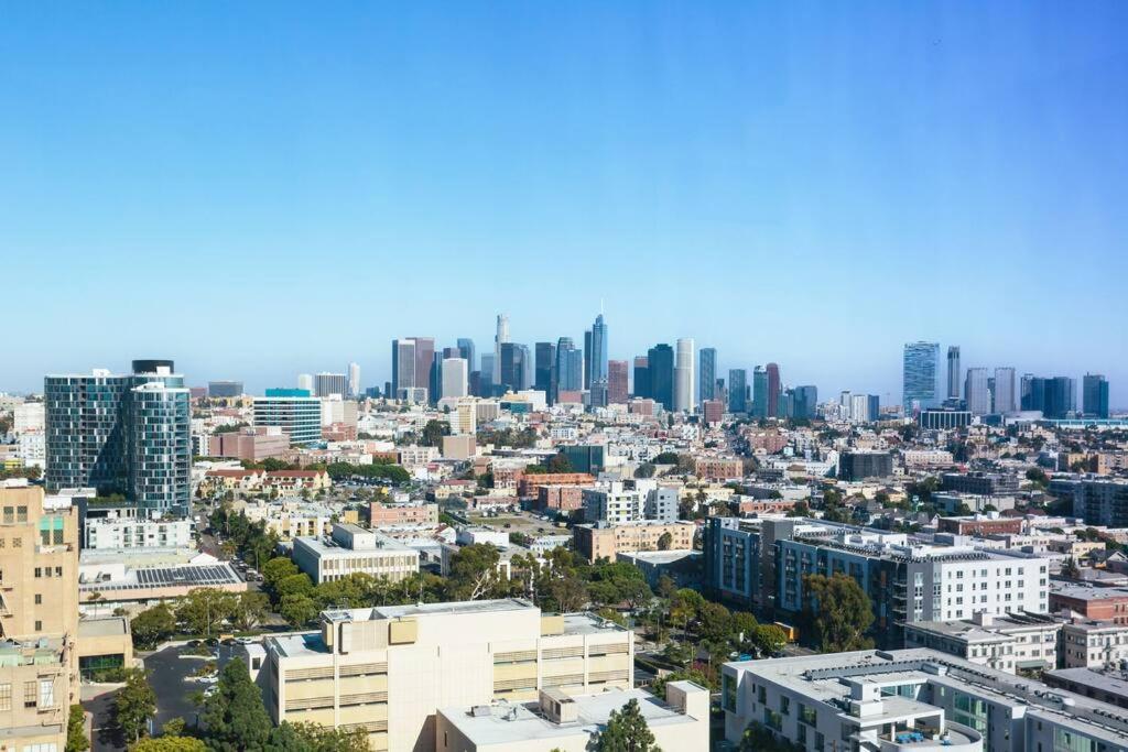 Appartamento Lovely Upscale High Rise Private Parking & Pool Los Angeles Esterno foto