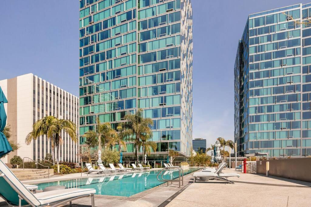 Appartamento Lovely Upscale High Rise Private Parking & Pool Los Angeles Esterno foto